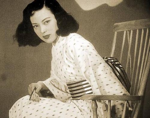 抗戰時漂亮的女漢奸，甘當日軍的情人，為躲八路軍逃往深山三十年