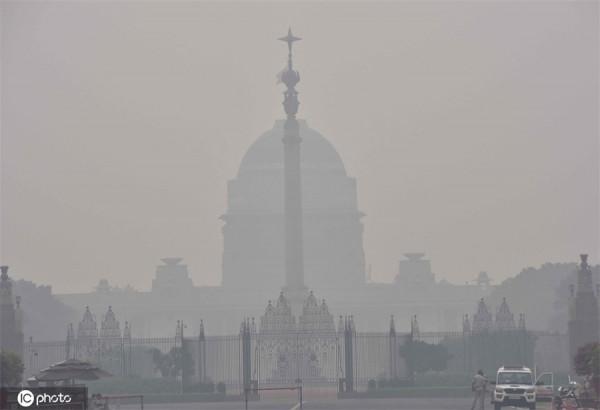 印度迎來排燈節空氣汙染嚴重 新德里霧霾圍城