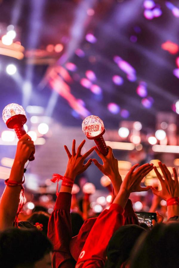 華晨宇演唱會完美收官，暖心細節感動無數人