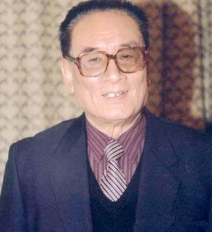 著名演員龐學勤：一代人的男神，一句承諾，照顧精神病妻子一生