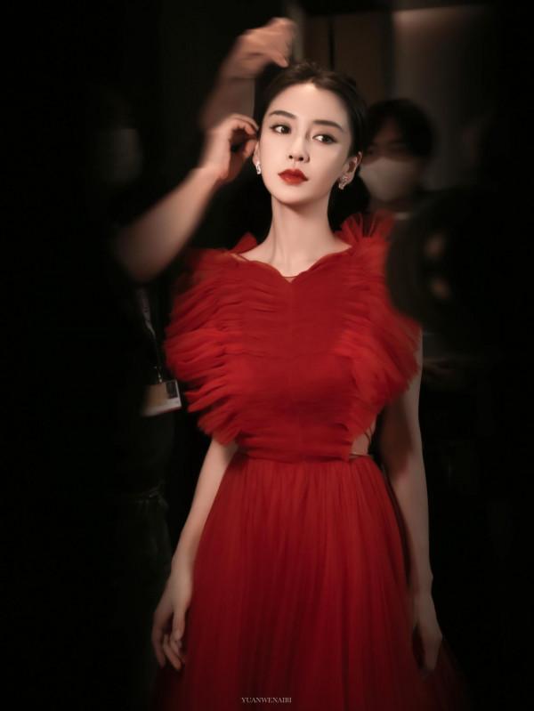 Angelababy楊穎┃一襲紅裙，明豔動人……