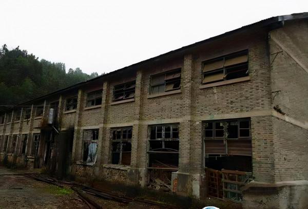 四川一處軍工廠，坐擁高學歷職工曾是當地輝煌大廠，如今破敗荒涼