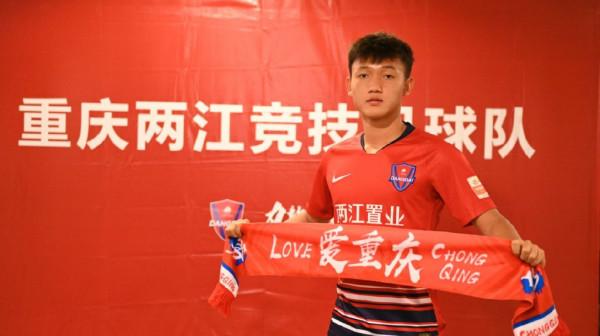 《足球》VS孫學龍:“放下包袱才會越來越好” 《足球》VS孫學龍:“放下包袱才會越來越好”