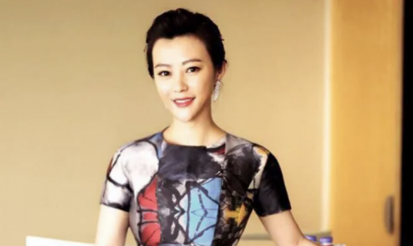 郝蕾：愛情婚姻都有淚，帶雙胞胎兒子艱難生活，離婚後和父親和解