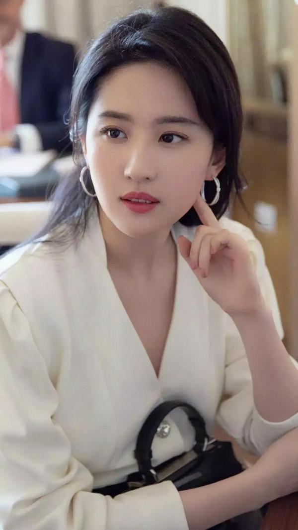 無可挑剔的劉亦菲