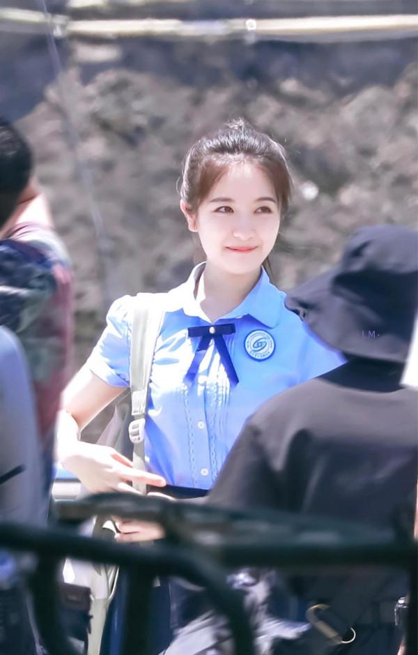 李蘭迪《山河表裡》路透曝光,穿學生裝太青春了,生圖讓人好心動 李蘭迪《山河表裡》路透曝光,穿學生裝太青春了,生圖讓人好心動