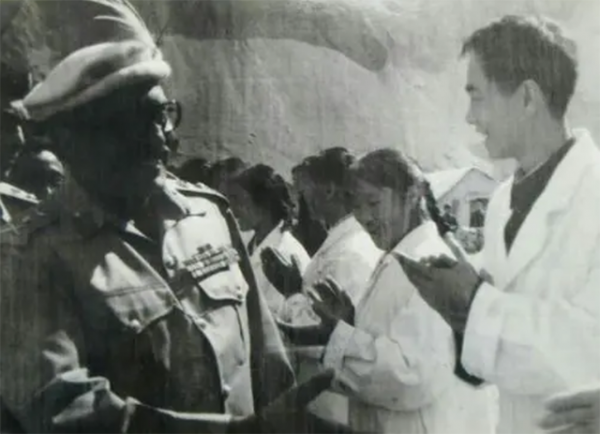 巴基斯坦總統哈克死於空難,調查發現:後備箱裡的那箱芒果很詭異 巴基斯坦總統哈克死於空難,調查發現:後備箱裡的那箱芒果很詭異