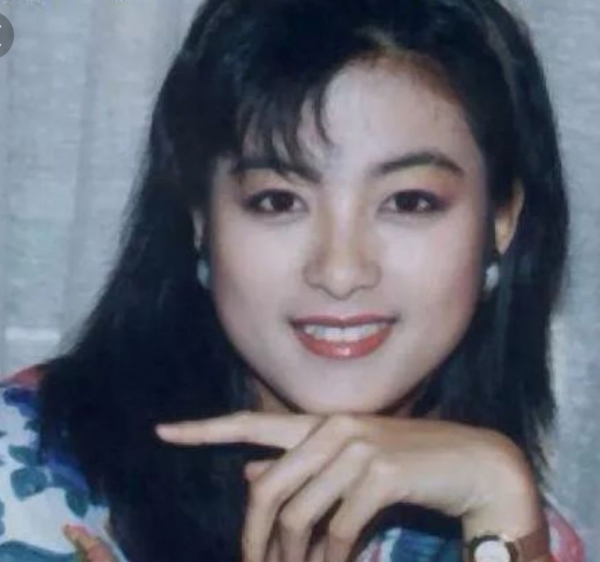 52歲港姐在美國確診新冠，自曝朋友八成中招，網友：國外疫情嚇人