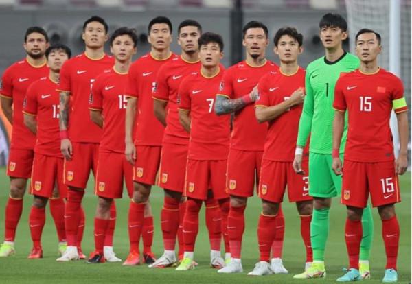 國足生涯或結束！繼李鐵後，李霄鵬也看不上鄭智，確定無緣12強賽