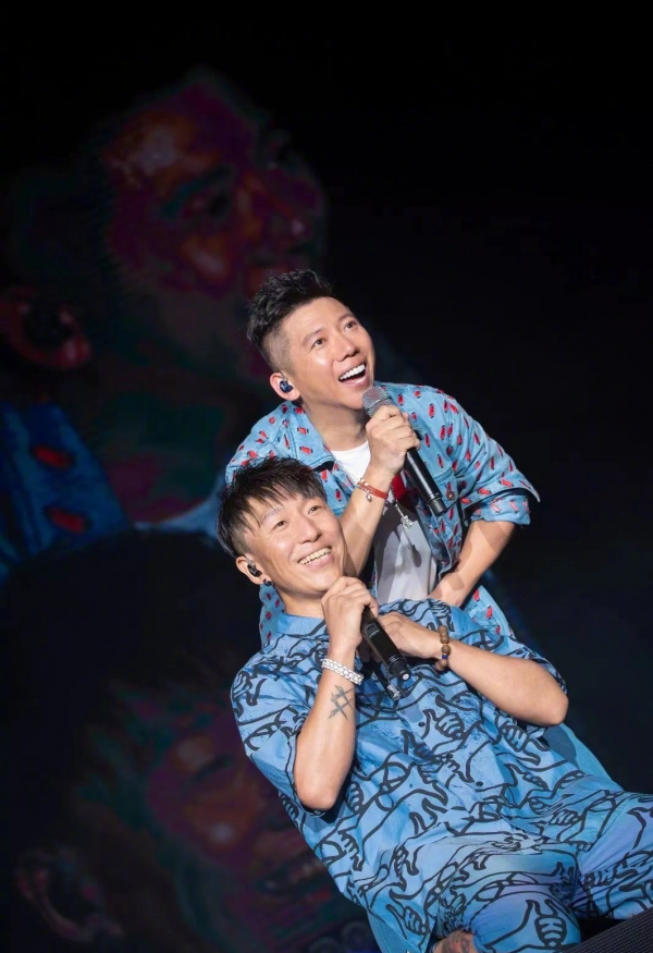 海泉為陳羽凡慶生被質疑“為涉毒藝人站臺”，慶生可以，但請私下