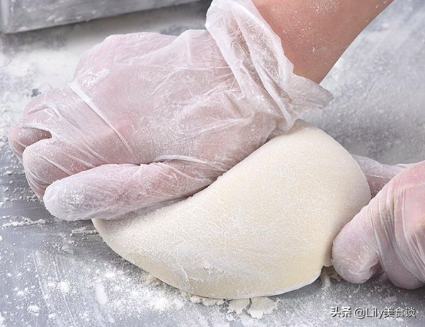 蒸饅頭時，冷水還是沸水好？爭議挺大，牢記4個關鍵點，暄軟白胖