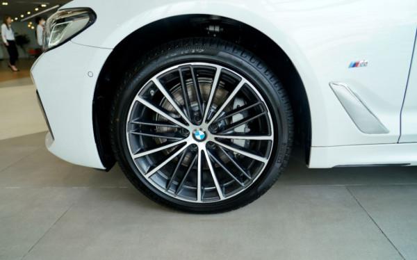 豪車保養一定貴？看看養一臺寶馬5系每月花銷多少？