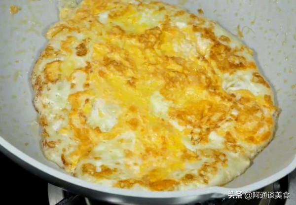 青椒放到鍋裡蒸一蒸,想不到這麼好吃,我家一週吃七次上桌就光碟 青椒放到鍋裡蒸一蒸,想不到這麼好吃,我家一週吃七次上桌就光碟