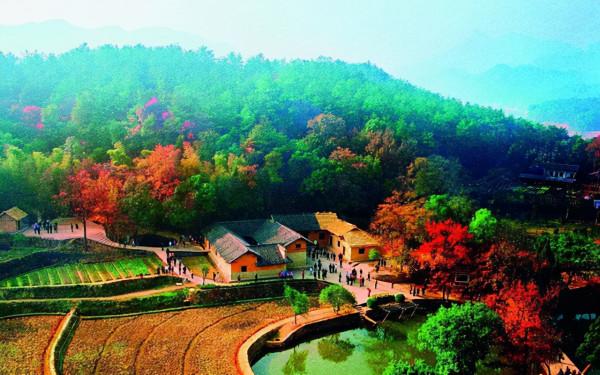 百年前，一位詩人經過韶山，留詩一首，百年後，一位偉人就此降生