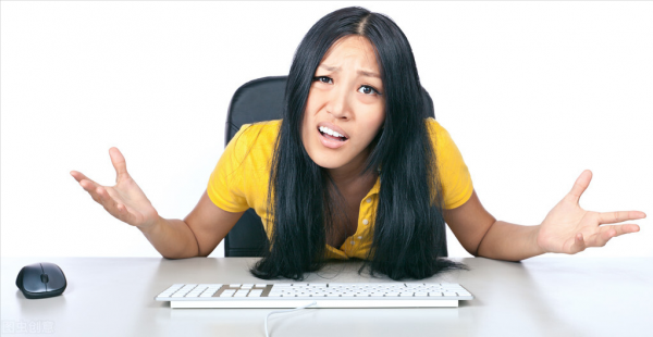 本想給生活一個擁抱，現實卻先踹了我一腳！怎麼也得還一巴掌吧