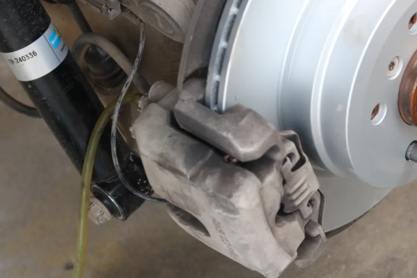 翻新“破爛不堪”的寶馬X5,車主硬是把X5當拖拉機開了7年 翻新“破爛不堪”的寶馬X5,車主硬是把X5當拖拉機開了7年