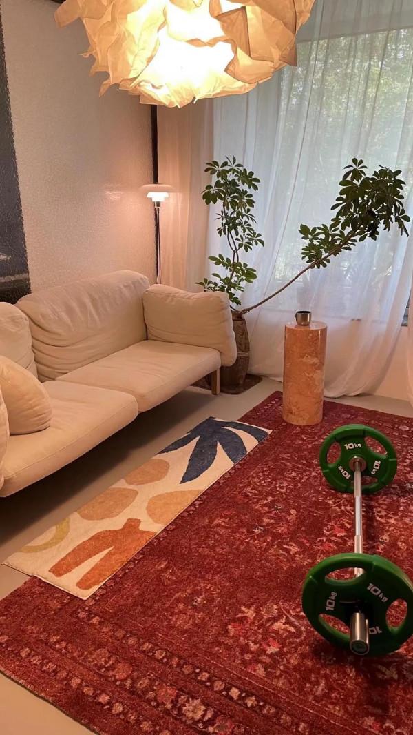 這位男主真有品味，80㎡的房子裝出了豪宅感，一進門就把我迷住了