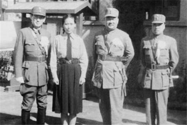 1952年,國軍上將劉峙現身印尼淪為小學教員,蔣介石:別再丟人了 1952年,國軍上將劉峙現身印尼淪為小學教員,蔣介石:別再丟人了
