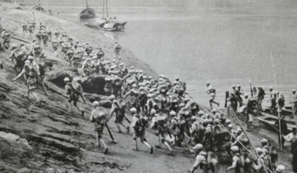 1948年，解放軍戰士捨身炸碉堡犧牲，3年後為何又出現在了嵊縣？