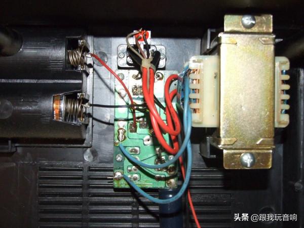 80年代無線電盒式錄音機行動式音響 80年代無線電盒式錄音機行動式音響