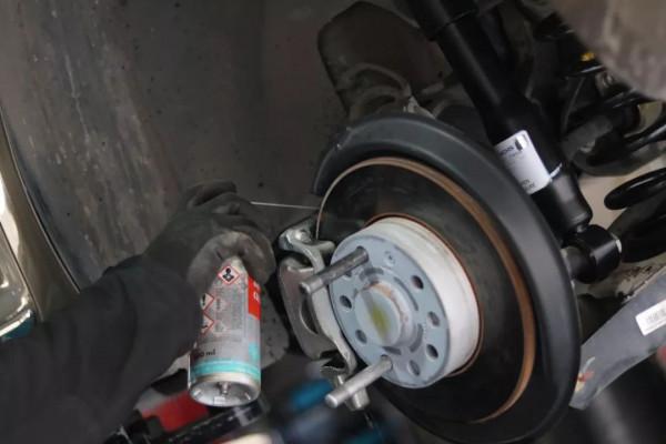 怪獸修車：翻新來自河南的大眾途安，全車異響抖動，積碳堆積如山