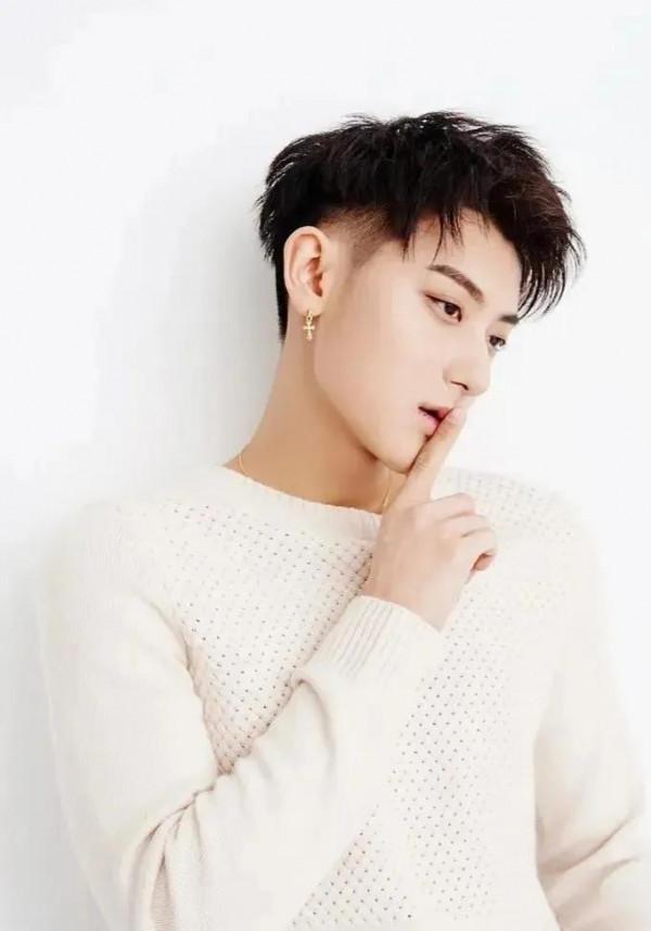 頂級男神黃子韜，帥成漫畫裡的人物