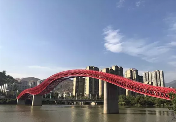 2019年，27歲母親攜三子墜河溺亡，兩份遺書述說悲劇真相