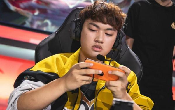 傑傑帶領HI戰勝VTG,獲得挑戰者杯資格,終於有機會和Fly對線了 傑傑帶領HI戰勝VTG,獲得挑戰者杯資格,終於有機會和Fly對線了