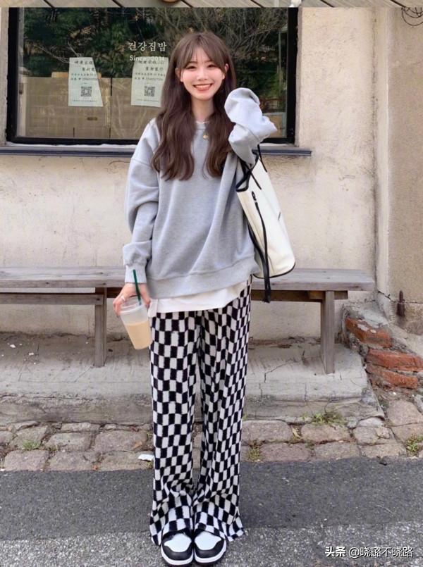 穿闊腿褲,別再搭小白鞋了!今秋流行搭這3雙鞋,顯高時髦還高階 穿闊腿褲,別再搭小白鞋了!今秋流行搭這3雙鞋,顯高時髦還高階