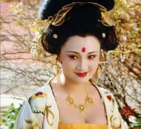 尖嘴猴腮別硬吹神顏，9位女星告訴你，古典美人從來都是珠圓玉潤