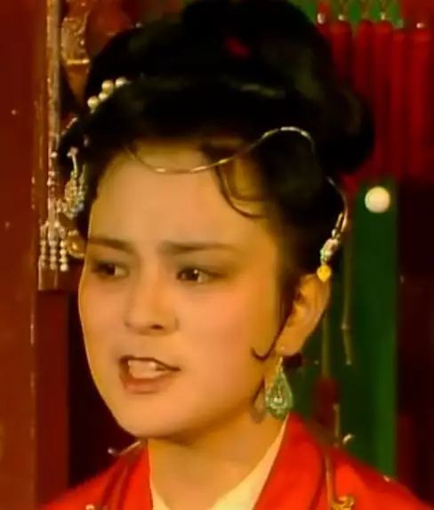 《紅樓夢》只知通靈寶玉?堪比珠寶展的大觀園,戴的珠寶大有來頭 《紅樓夢》只知通靈寶玉?堪比珠寶展的大觀園,戴的珠寶大有來頭