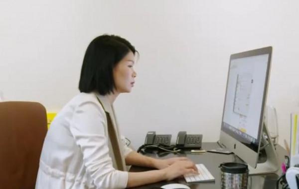 超模呂燕：被身邊人嫌棄，嫁法國貴族後被寵成公主，兒子成她驕傲