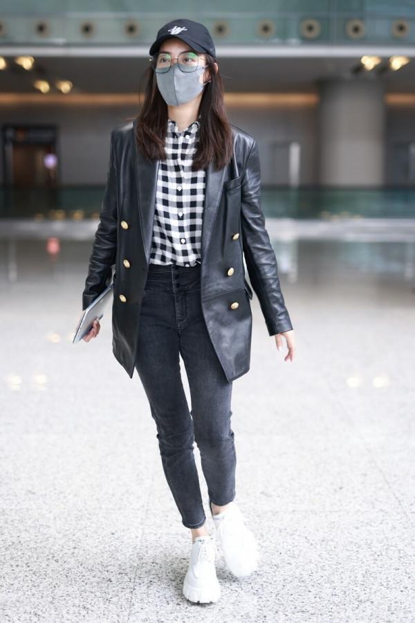 秋冬搭配沒靈感?看霍汶希的造型,49歲一樣時髦多變,這值得一試 秋冬搭配沒靈感?看霍汶希的造型,49歲一樣時髦多變,這值得一試