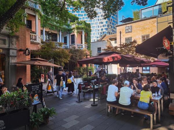 上海新天地猶如北京三里屯，這麼說好像也有那麼一點道理