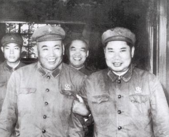 毛澤東訪問江西,劉俊秀兒子看出端倪:爸爸換褲子準是毛主席來了 毛澤東訪問江西,劉俊秀兒子看出端倪:爸爸換褲子準是毛主席來了