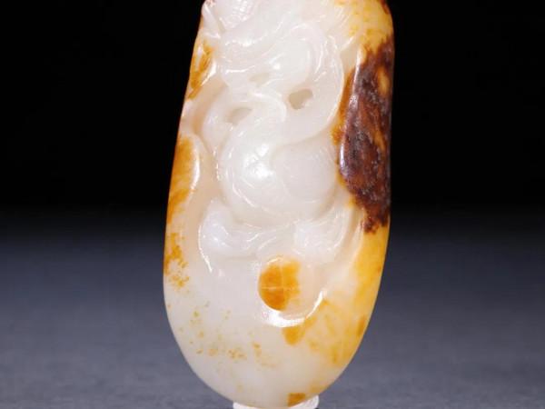 舊藏「和田玉籽料 祥龍 原石雕」 舊藏「和田玉籽料 祥龍 原石雕」