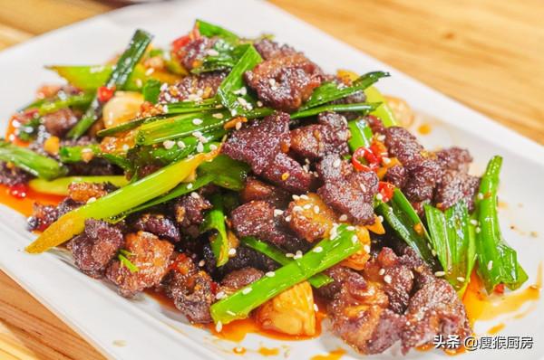 南寧最有名的8道名菜，豬馬魚鴨樣樣有，酸辣開胃，特色綠城美食