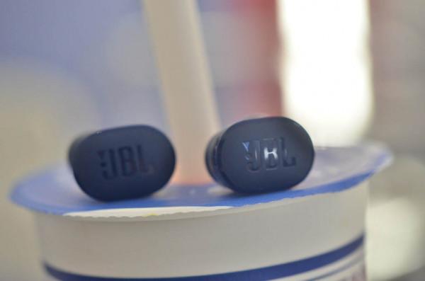 JBL新款主動降噪真無線TUNE 130NC，時尚、好用、價格也很親民