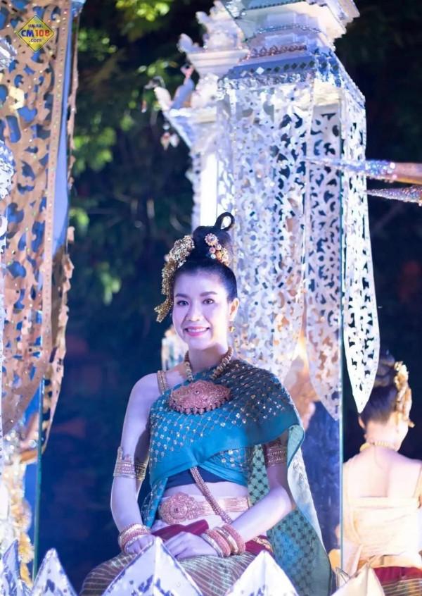 《沒有外國遊客的泰國水燈節，是什麼樣的？》