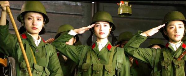 王牌部隊：邊三輪追火車告別這段，催淚感人！真上戰場，歸期未知