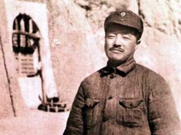 1936年，十歲孩童自稱走過長征，毛主席問誰能證明，他回答：賀龍