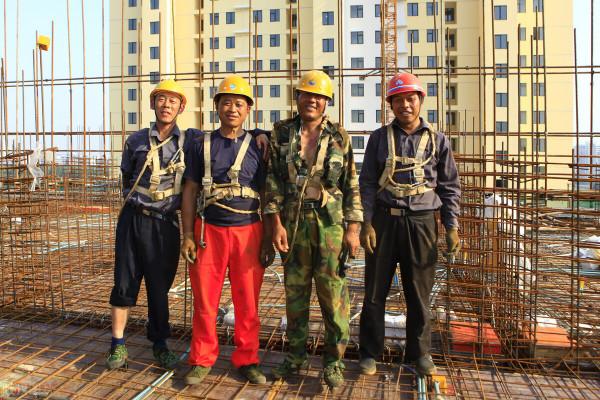 60歲以上農民工進城打工的無奈：除了建築業的體力活其它做不了