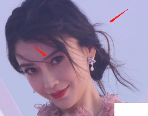 GQ沙灘紅毯來了!熱巴雀斑妝迷人,baby仙裙迎戰,關曉彤造型失策 GQ沙灘紅毯來了!熱巴雀斑妝迷人,baby仙裙迎戰,關曉彤造型失策