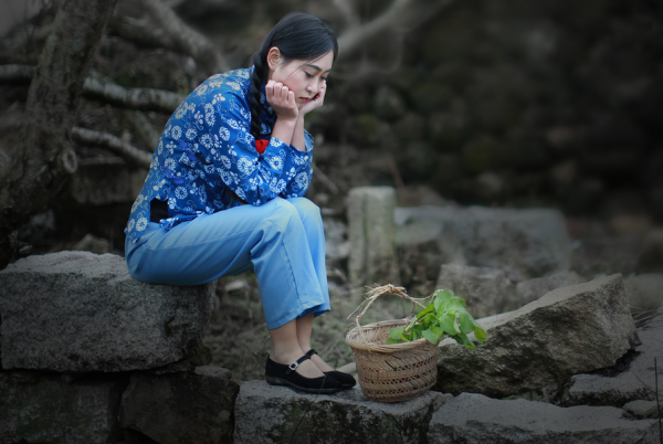 民間故事：女子生娃，婆婆拿走“紫河車”，公公吃了後沒撐過三天