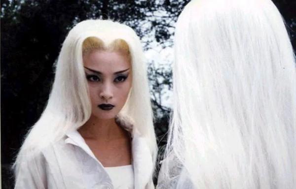 年輕時國色天香，老了以後顏值崩塌，這五位女星讓人認不出