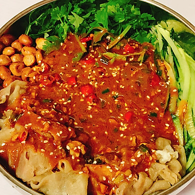 吃一次就愛上的麻醬肥牛拌麵，味道絕了