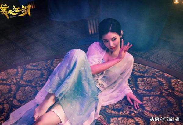 《唐門：美人江湖》上映，克拉拉恃美行兇，這部電影太養眼