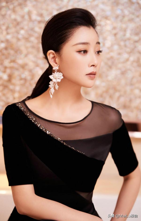 殷桃身形太美了,氣質驚豔,女人味十足 殷桃身形太美了,氣質驚豔,女人味十足