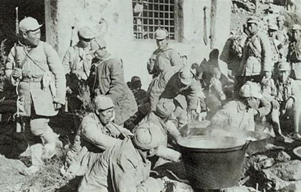 1948年毛主席遭精準轟炸,隨後司務長身首異處,一封電報揪出真兇 1948年毛主席遭精準轟炸,隨後司務長身首異處,一封電報揪出真兇