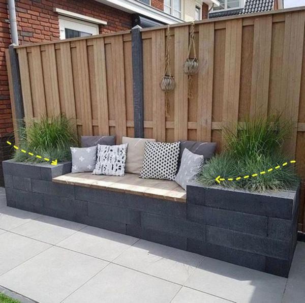 有空了就把院子收拾收拾，澆築卡座左右兩側砌花壇，夏日好乘涼